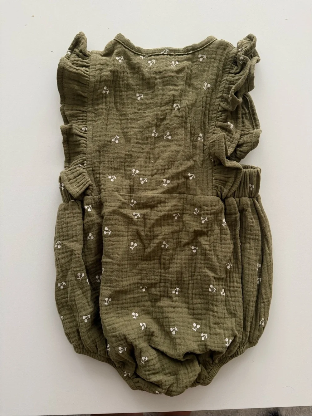 NWOT Claire & Ella Olive Floral Muslin Bubble Romper